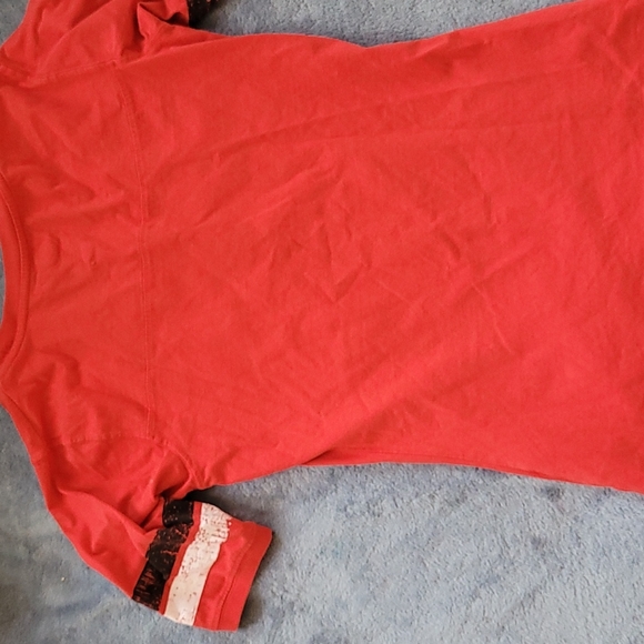 Medium, red, Detroit red wings t-shirt - Picture 3 of 3